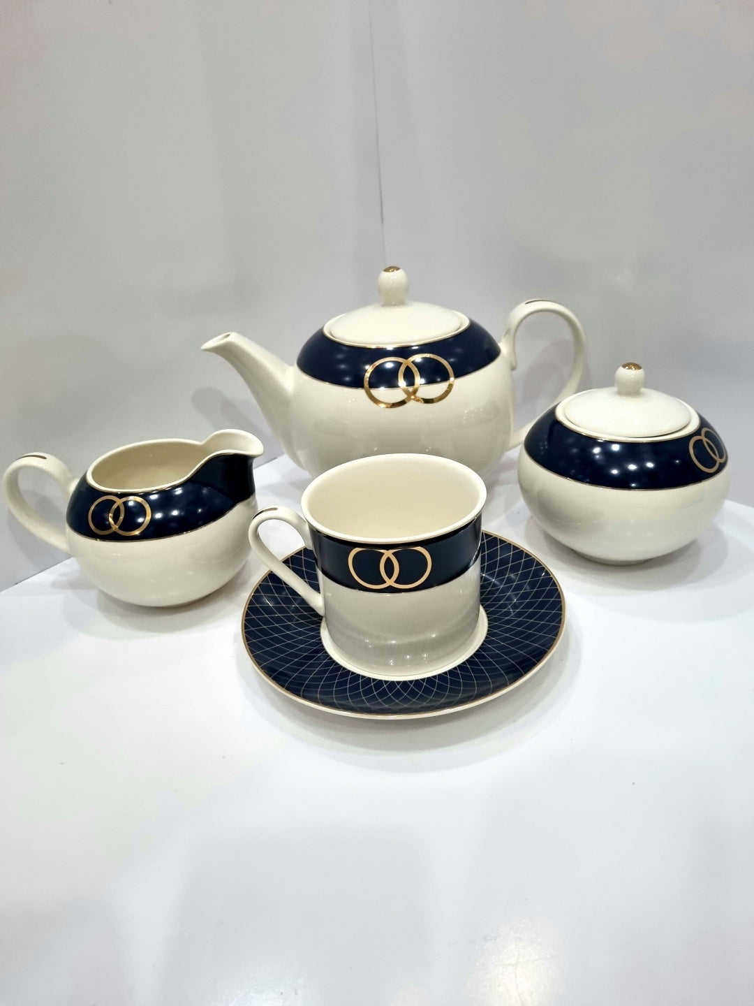 Dinner Set – 47-Piece Fine Porcelain